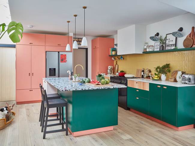 5. Dapur dengan Nuansa Pastel yang Ceria